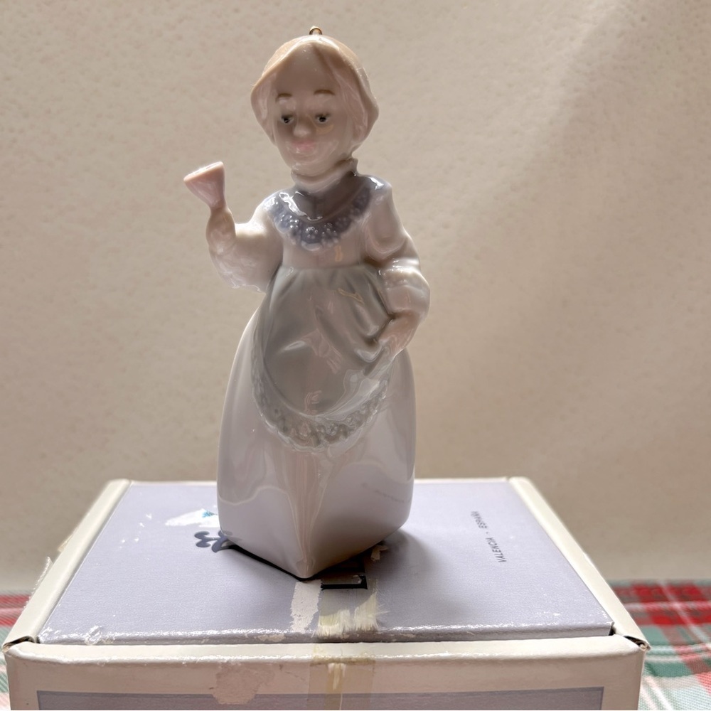 Lladro Mrs. Claus Vintage Porcelain Ornament.  Preowned, Excellent Condition.